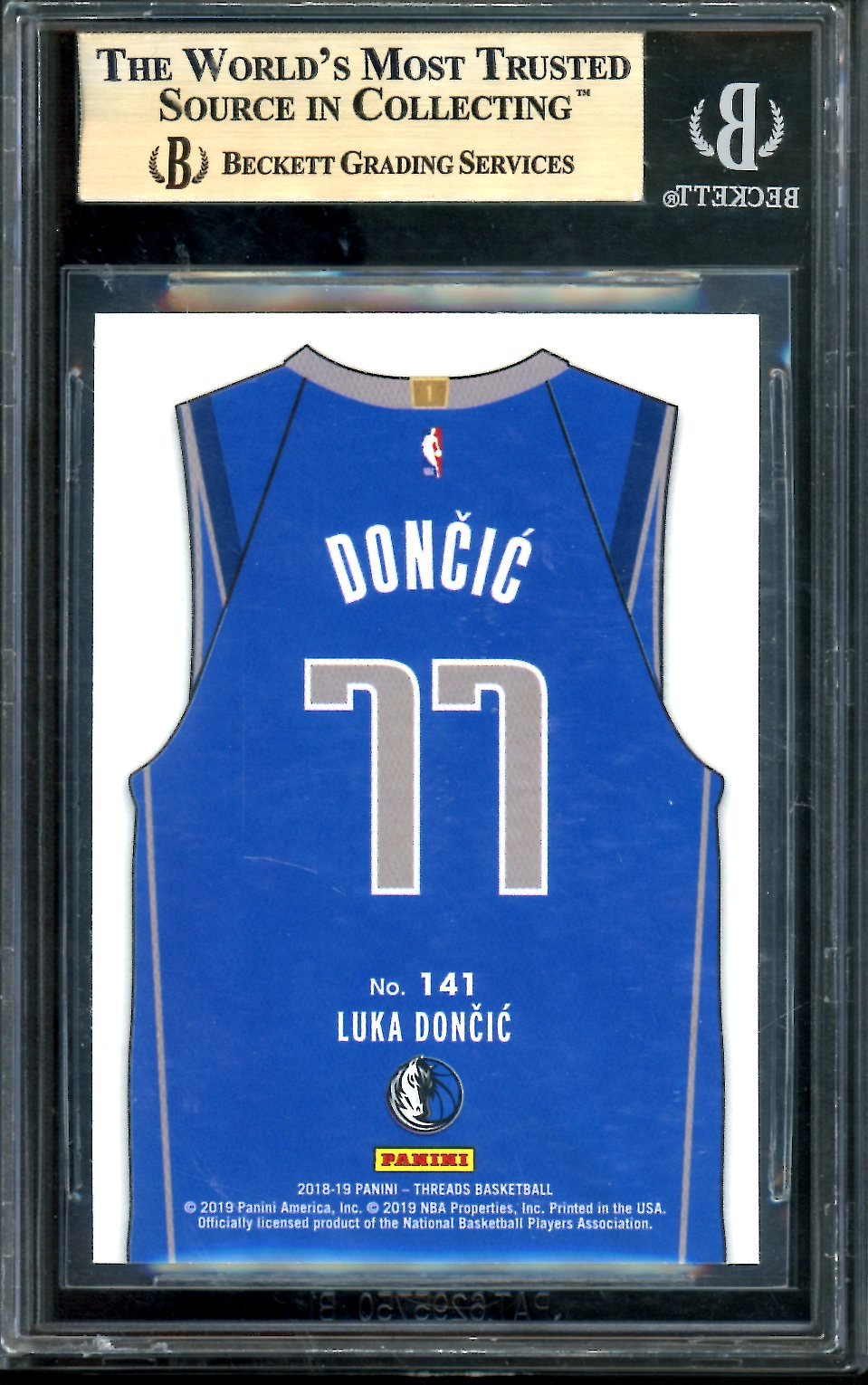 2018-19 Panini Threads Luka Doncic Rookie Threads BGS 9.5 Mavericks