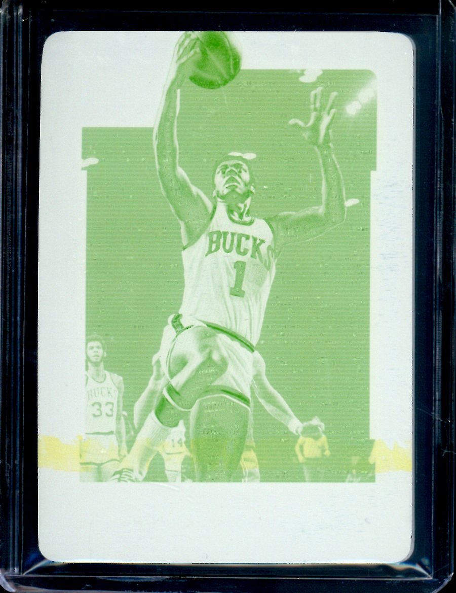 2022/23 Panini One & One Oscar Robertson Printing Plate 1/1 Bucks